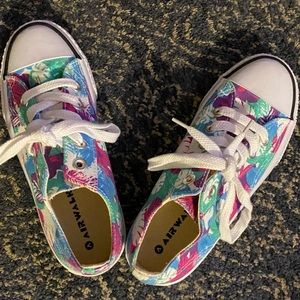 Airwalk kids shoes size 5 (big girl)